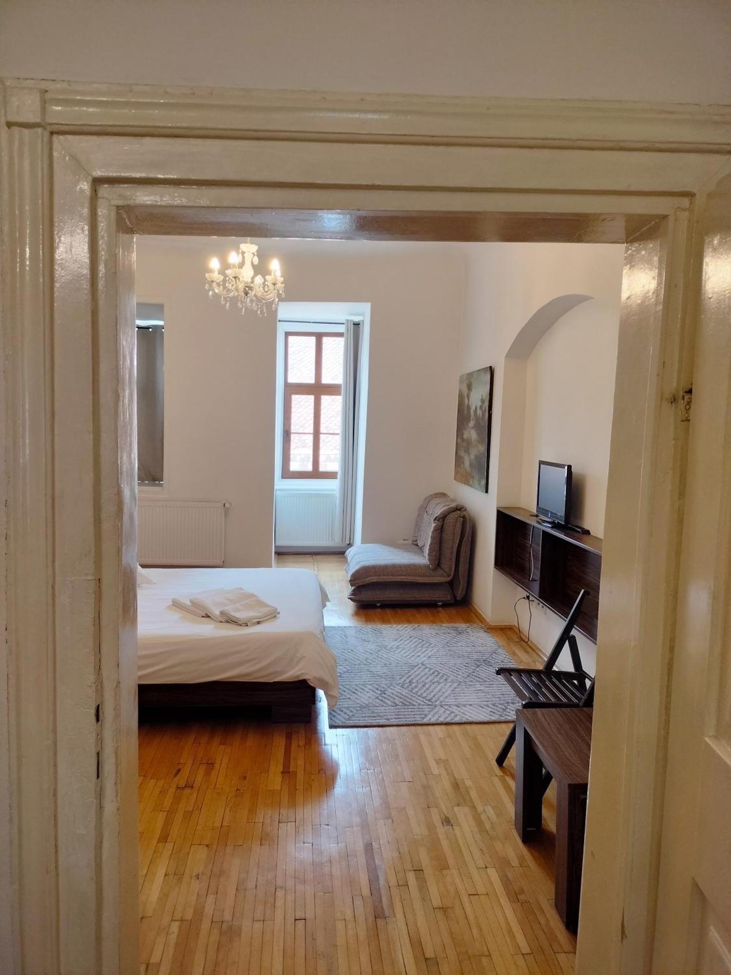 Отель Casa Sforii Брашов Экстерьер фото