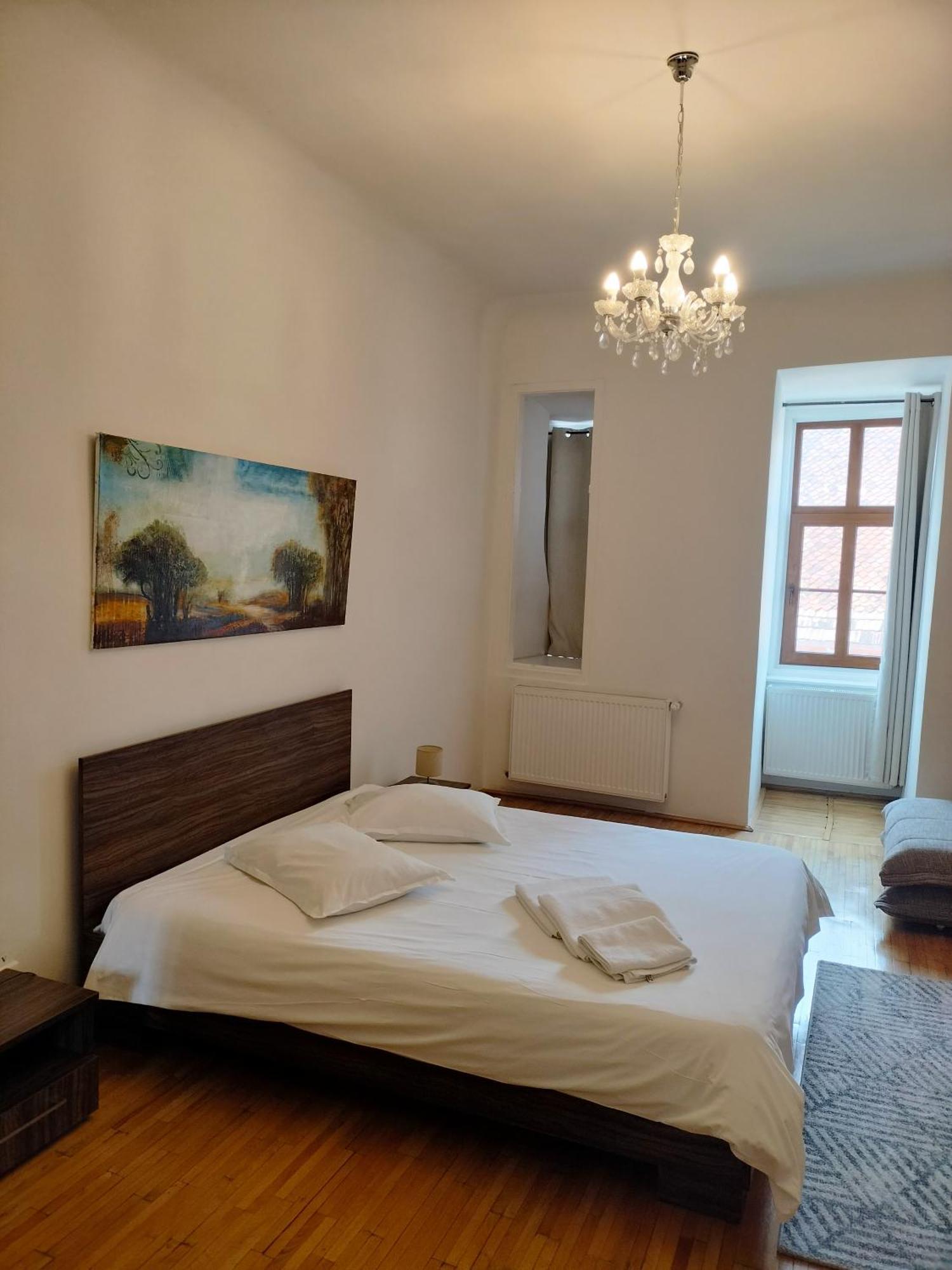 Отель Casa Sforii Брашов Экстерьер фото