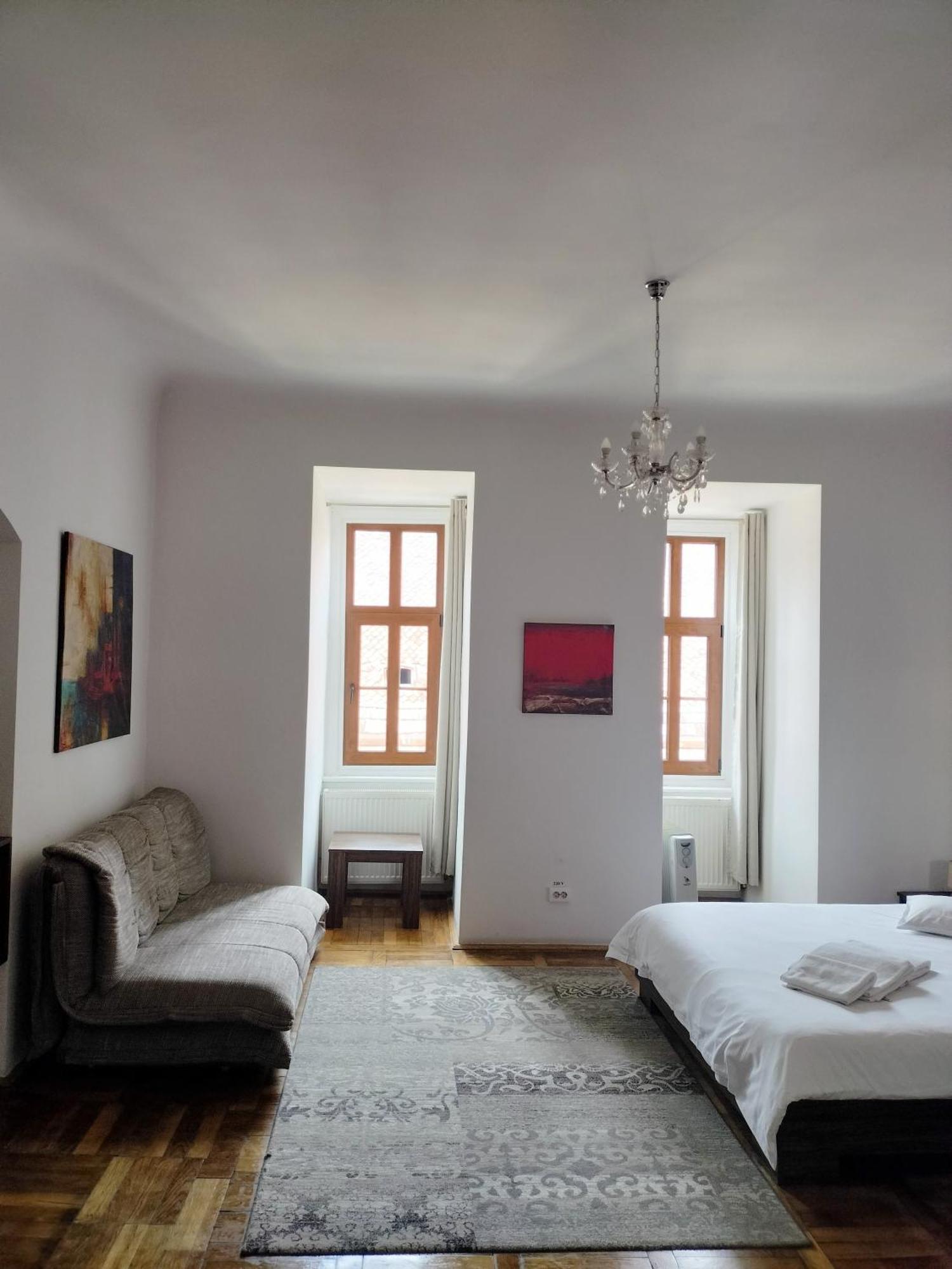 Отель Casa Sforii Брашов Экстерьер фото